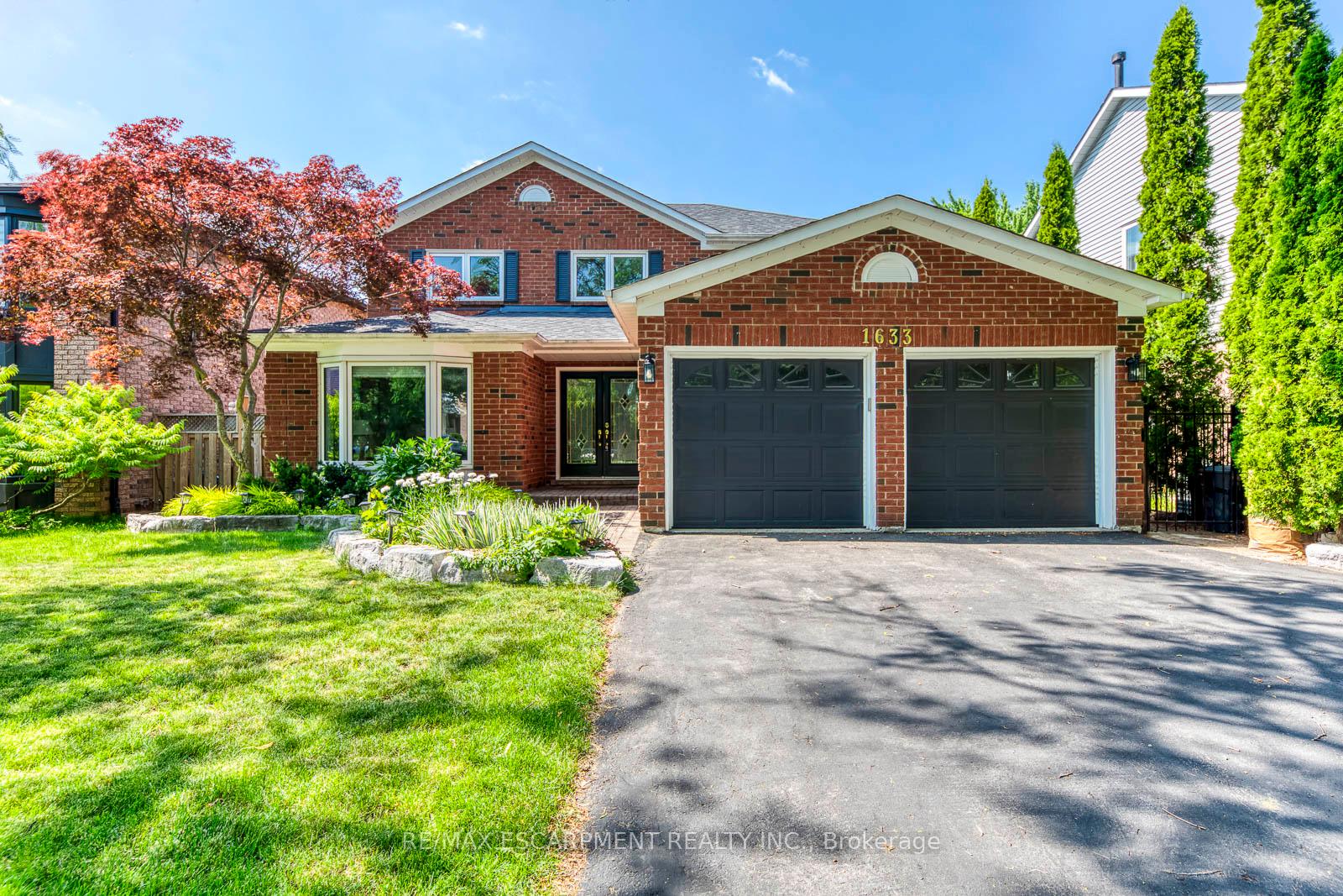 1633 Greenbriar Drive, Oakville, ON L6M 1Y3