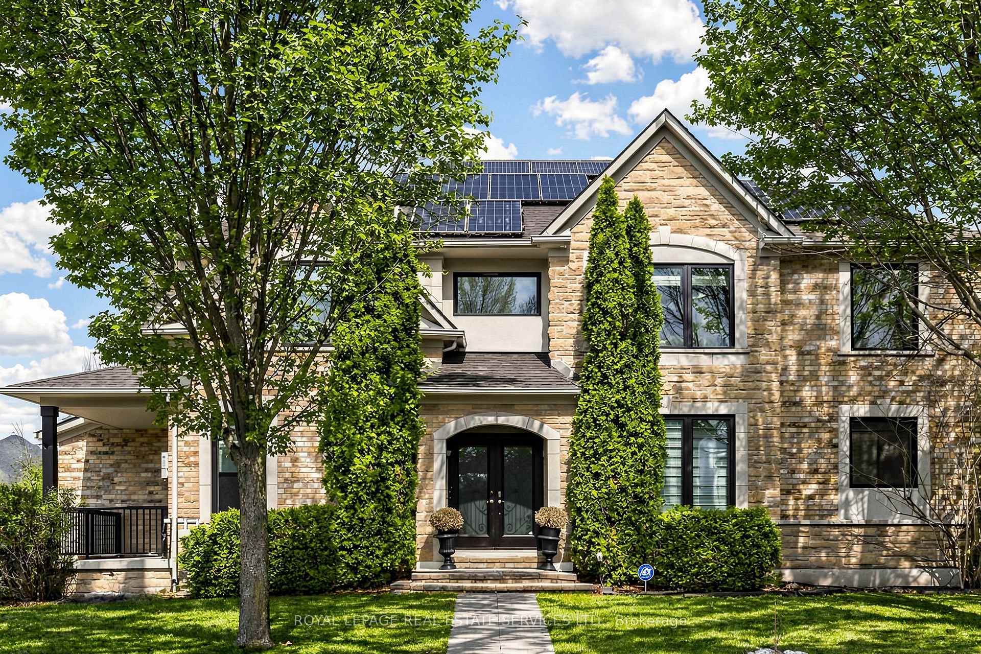 2353 Woodcrest Drive, Oakville, ON L6M 4S2