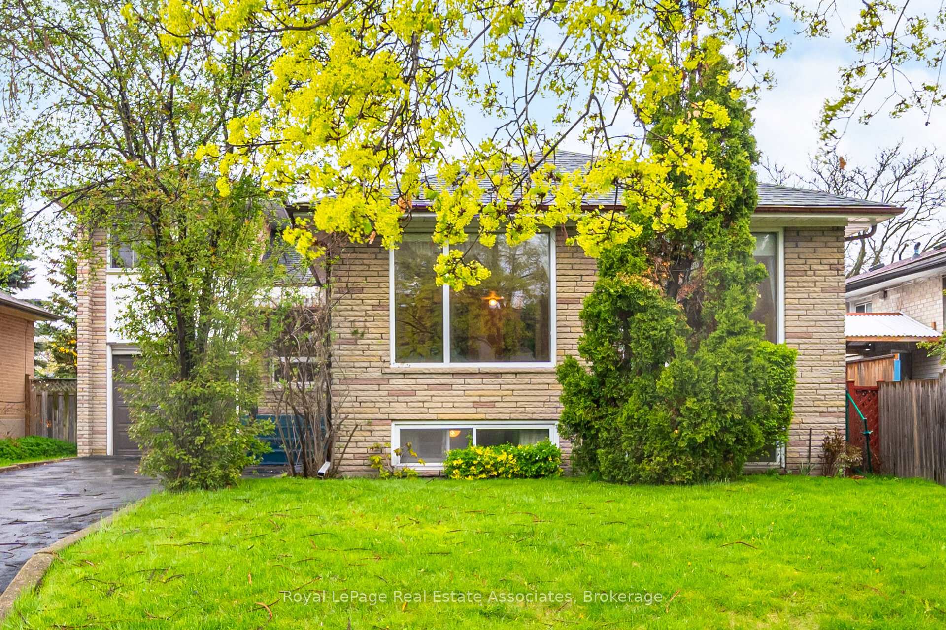 193 Kingsview Boulevard, Toronto, ON M9R 1V7