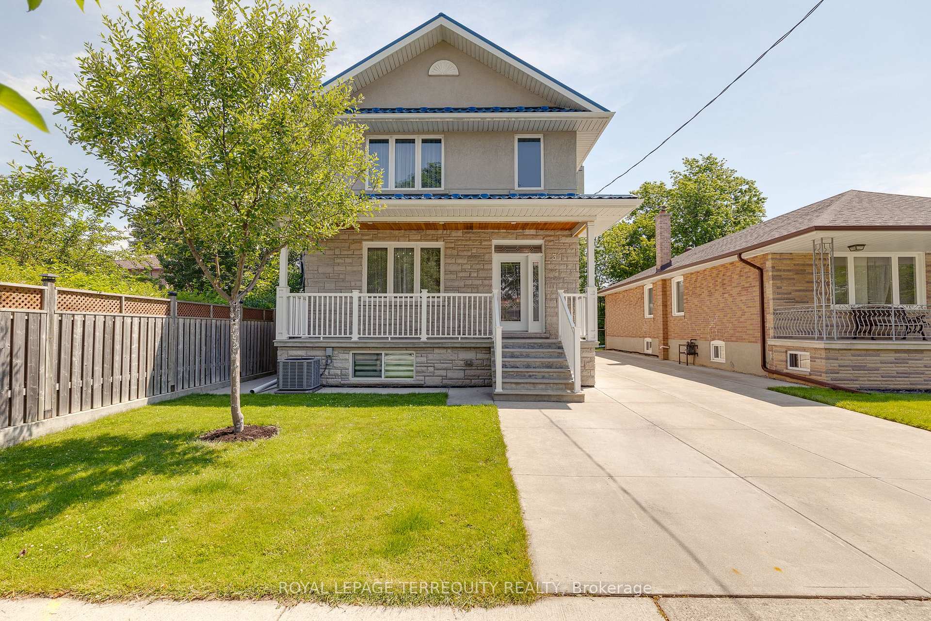 3 Gair Drive, Toronto, ON M8W 4P2