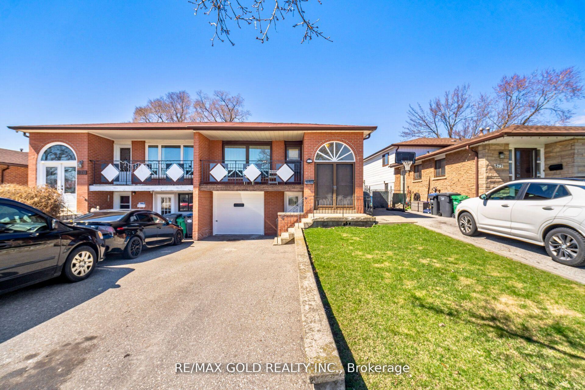 877 Consort Crescent, Mississauga, ON L5C 1J8