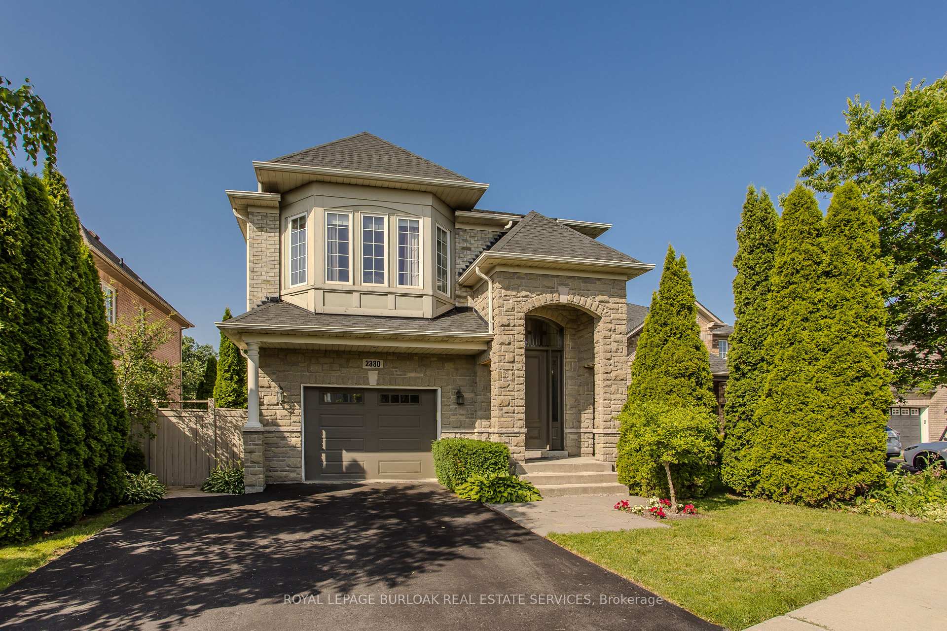 2330 Valleyridge Drive, Oakville, ON L6M 5C7