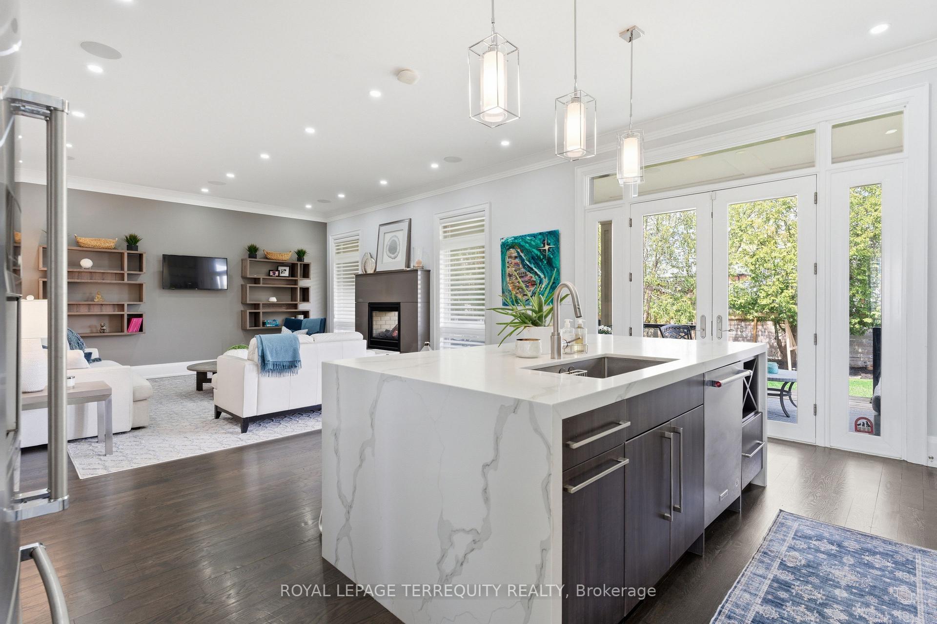 130 Edgecroft Road, Toronto, ON M8Z 2C3