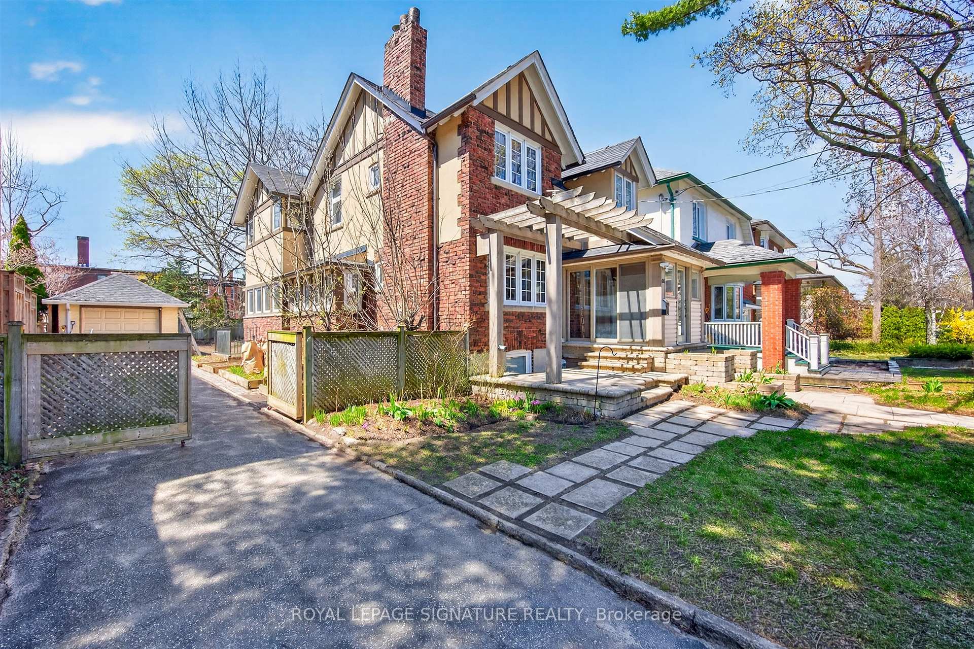 426 Armadale Avenue, Toronto, ON M6S 3X8