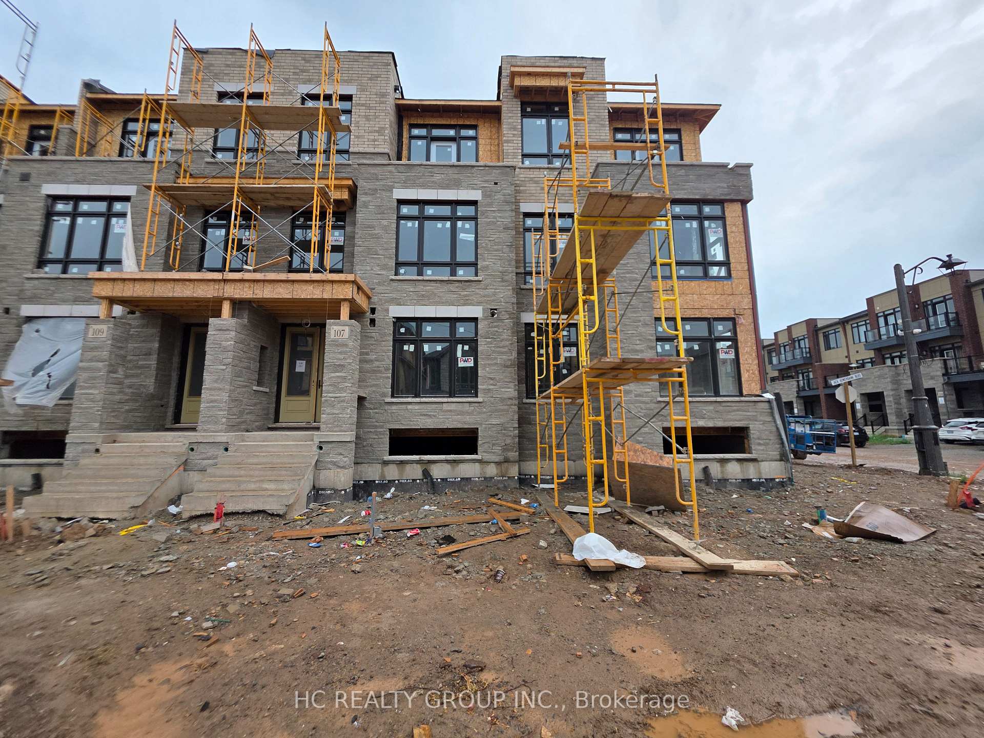107 Jack Bowerbank Boulevard, Oakville, ON L6M 4K1