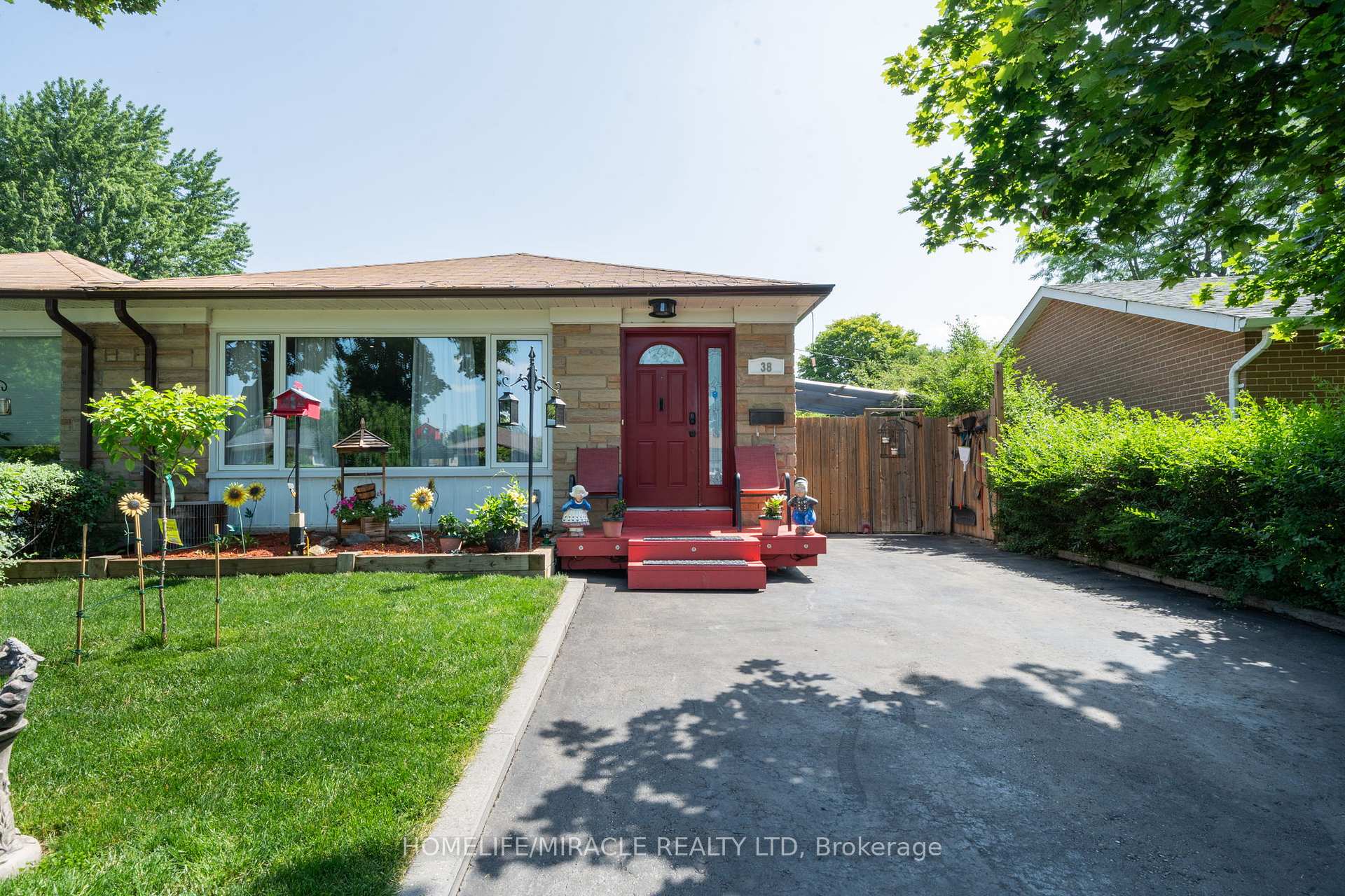 38 Ascot Avenue, Brampton, ON L6T 2P6
