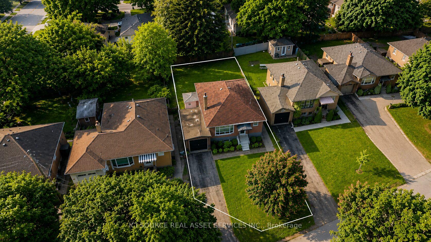 100 Ballacaine Drive, Toronto, ON M8Y 4B8