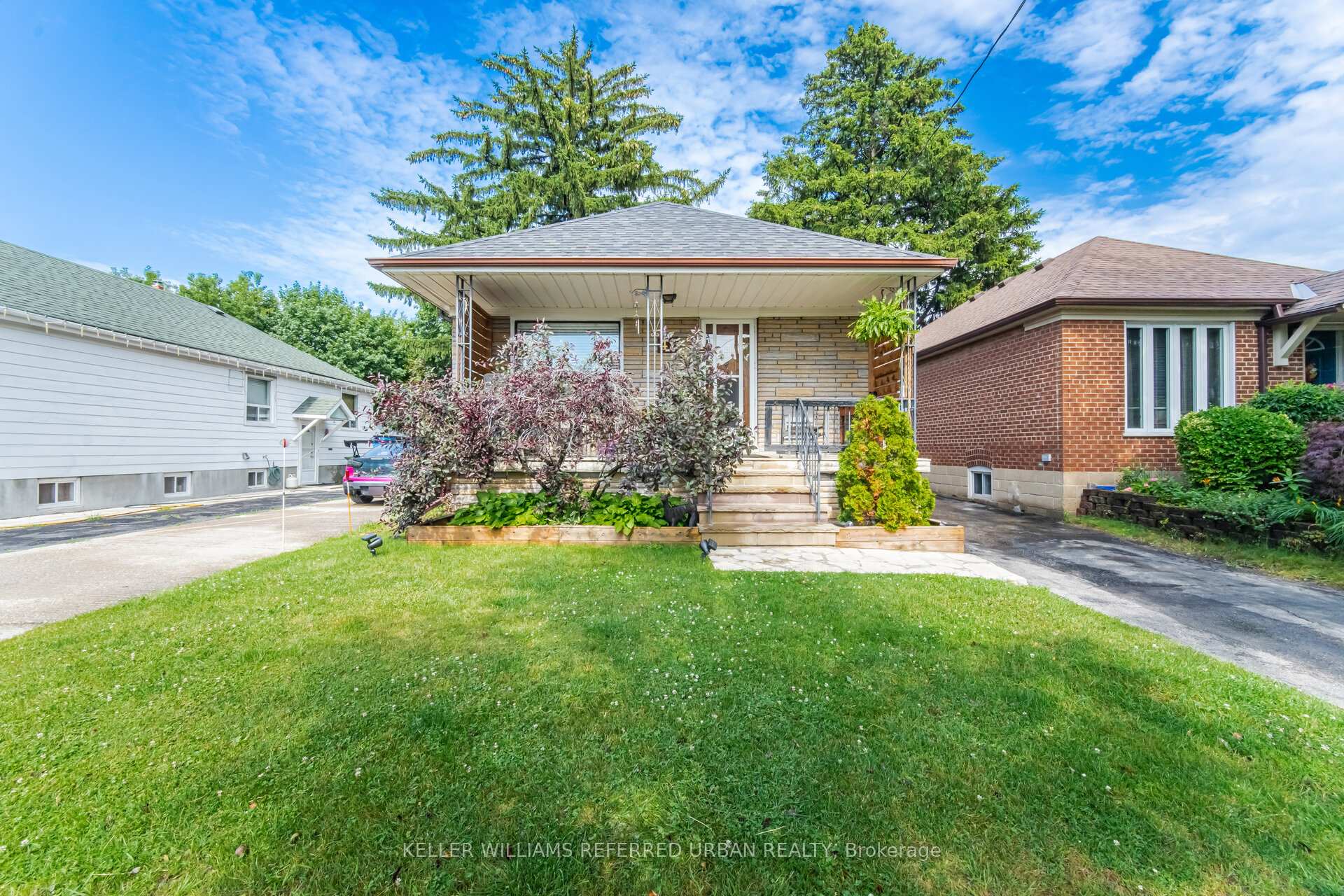 41 Parker Avenue, Toronto, ON M8Z 4L7