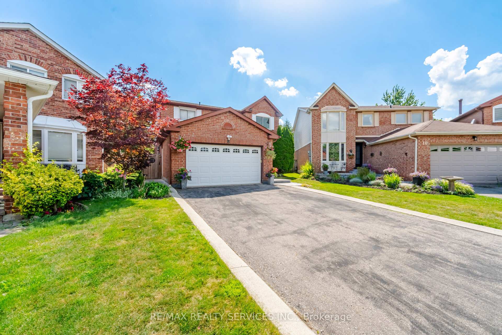 8 Paramount Place, Brampton, ON L6Y 2T3