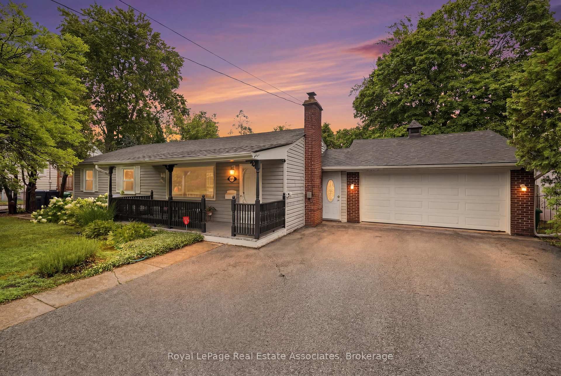 1924 Balsam Avenue, Mississauga, ON L5J 1L2