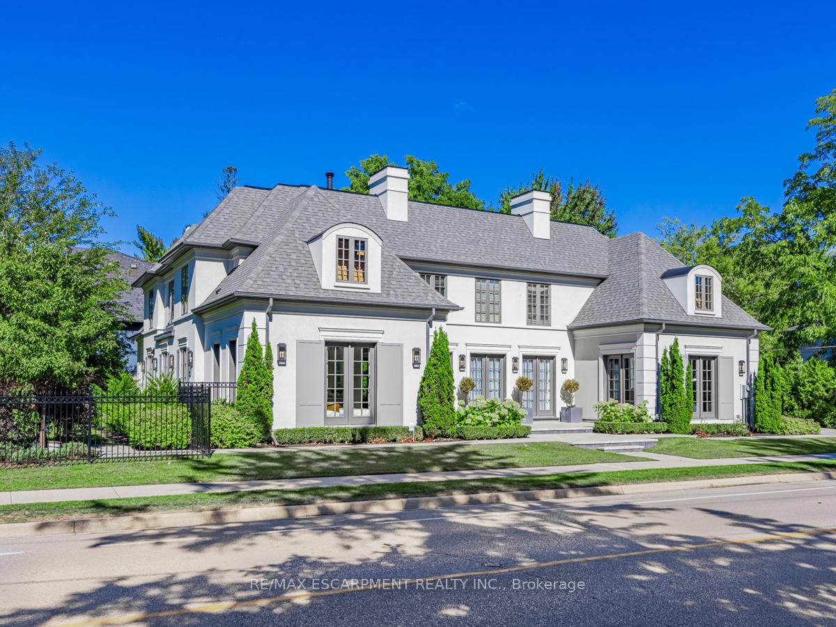 393 Maple Grove Drive, Oakville, ON L6J 4V8