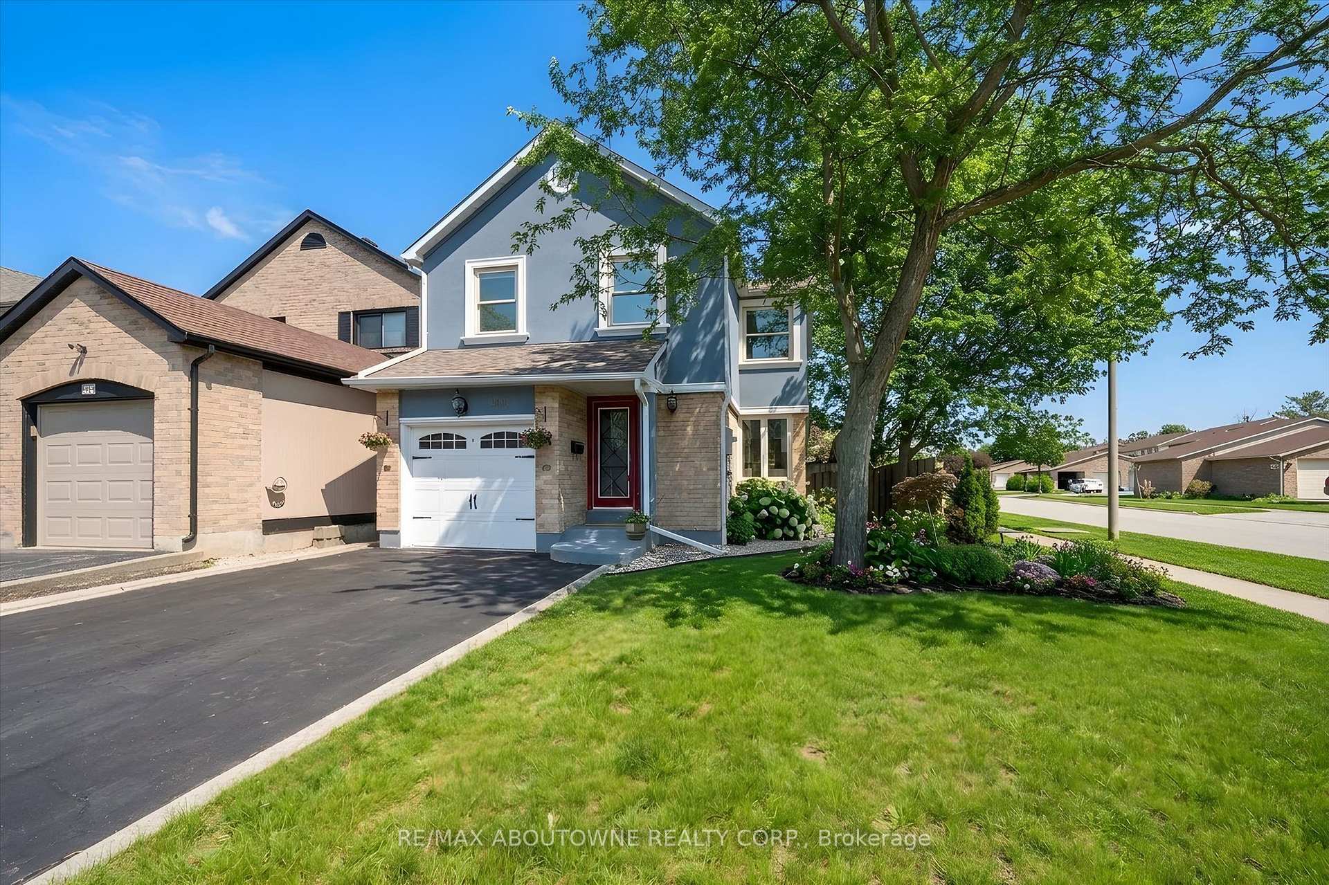 395 Maidstone Crescent, Oakville, ON L6M 1C1