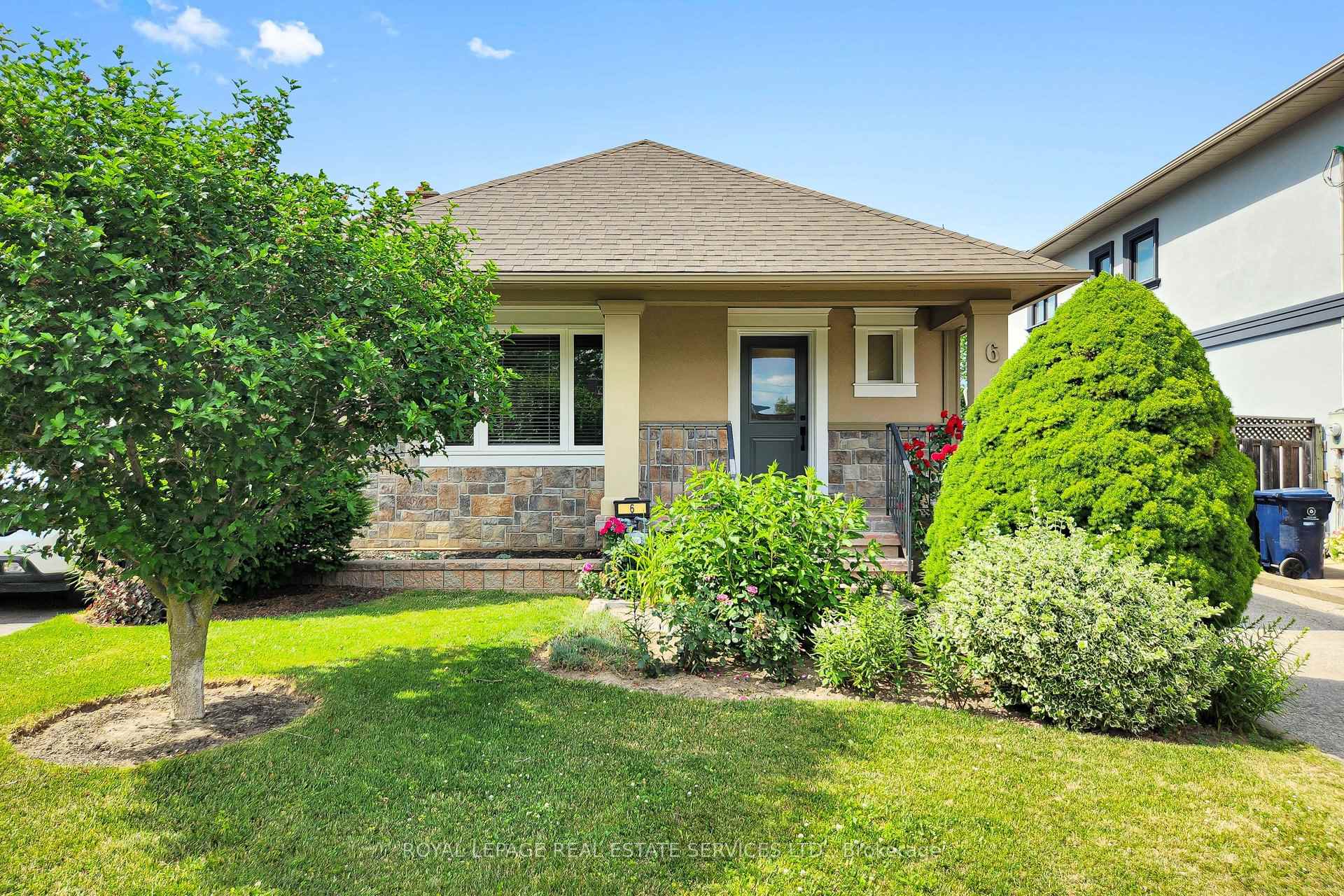 6 Parkchester Road, Toronto, ON M6M 2R9