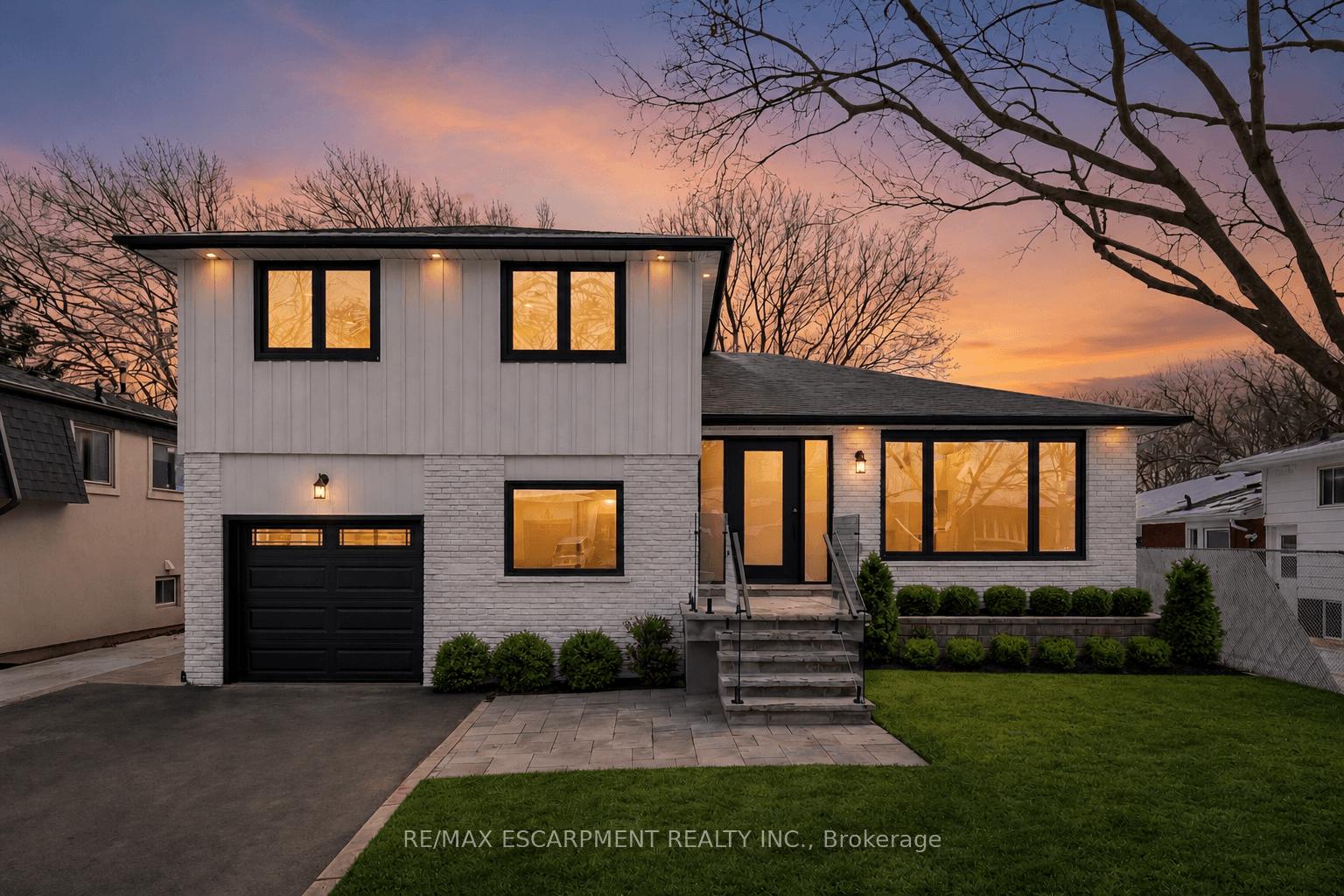 2276 Wyandotte Drive, Oakville, ON L6L 2T5