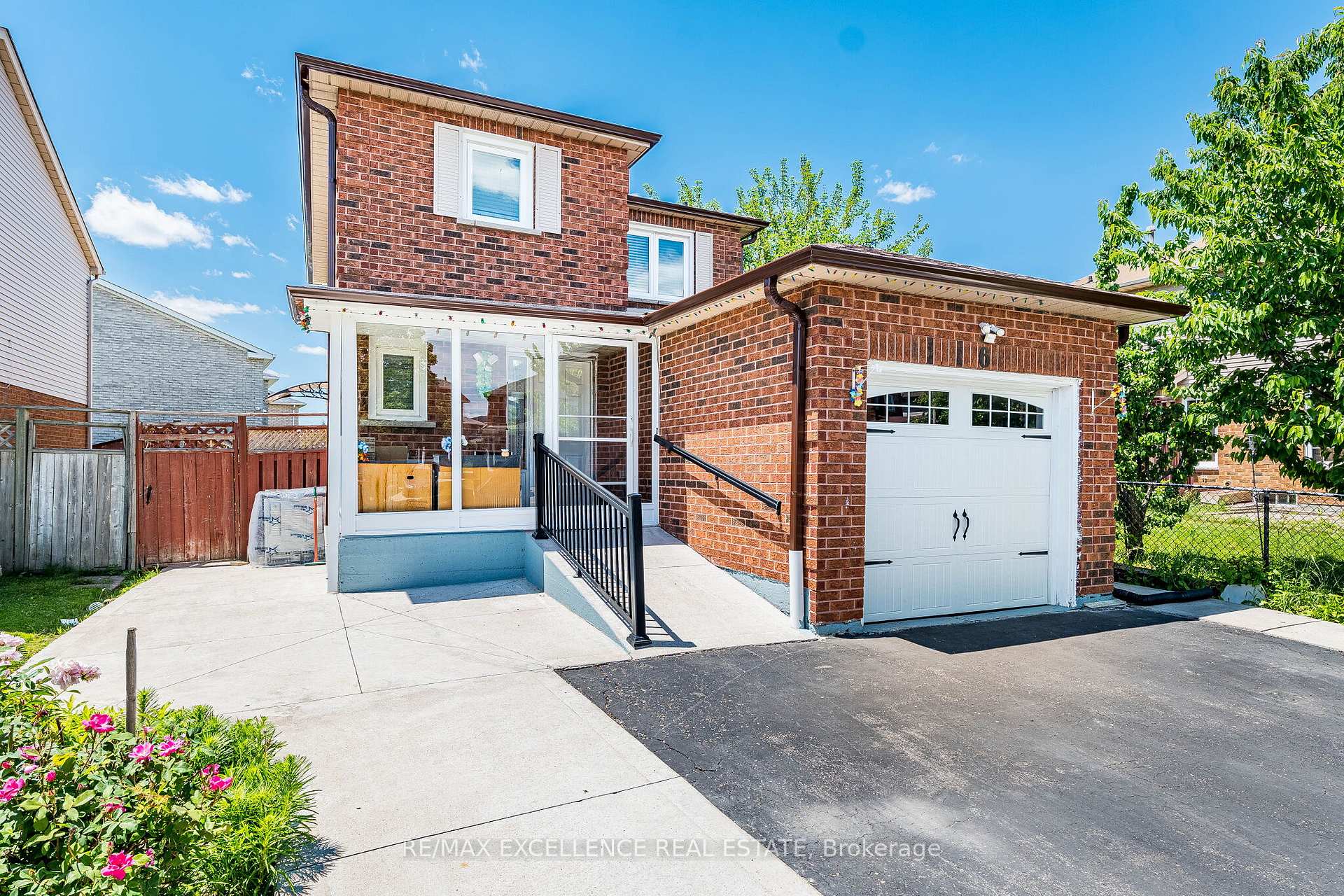 6 Stalbridge Avenue, Brampton, ON L6Y 4H1