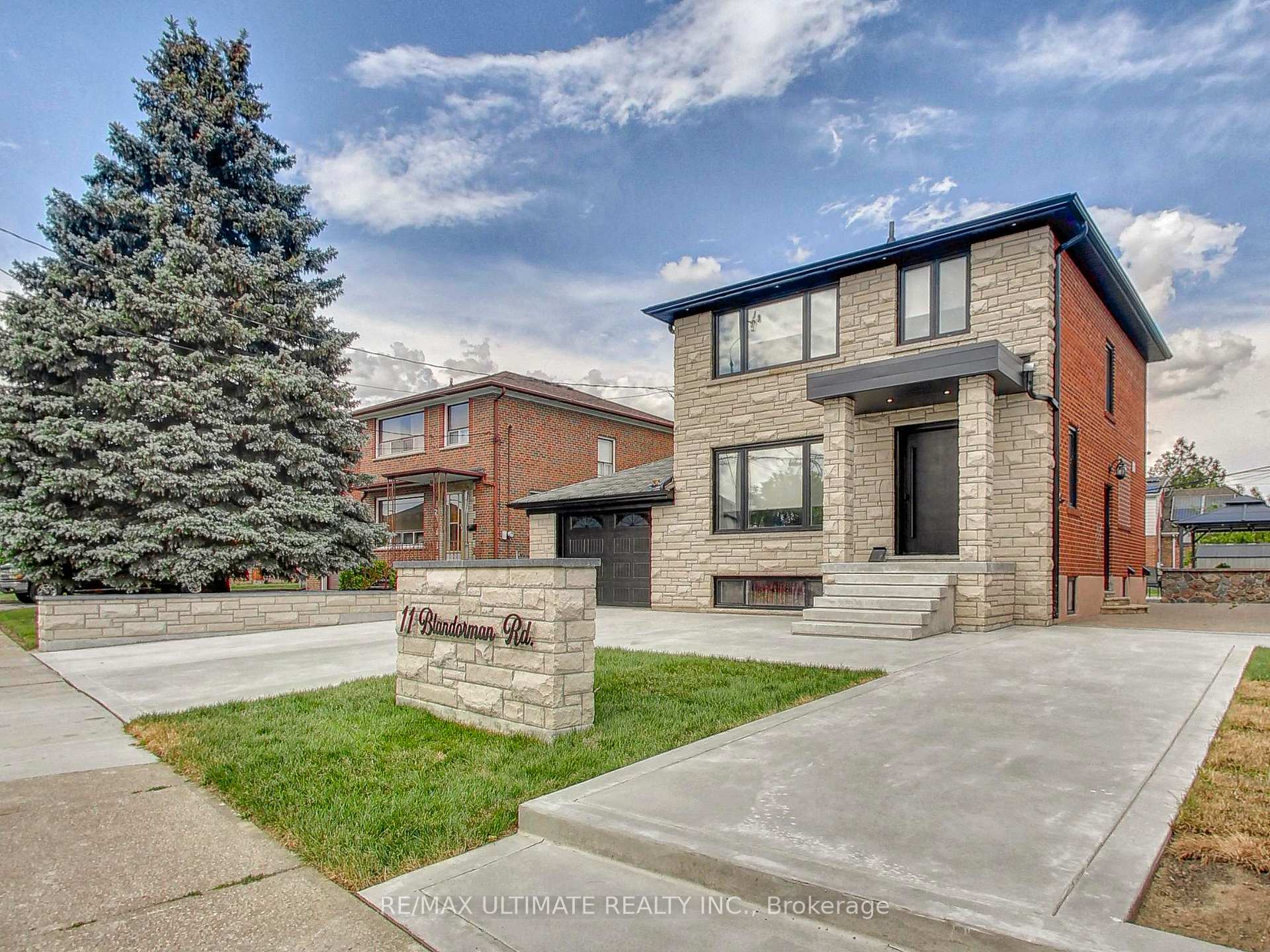 11 Blandorman Road, Toronto, ON M6L 2L7