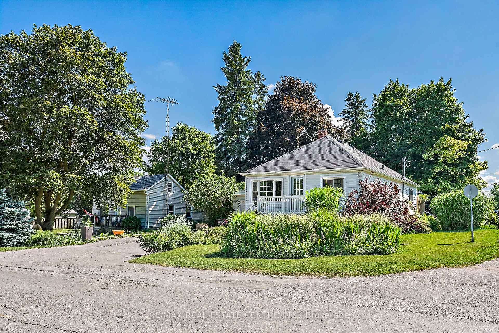 196 Main Street N, Halton Hills, ON L7J 1W8