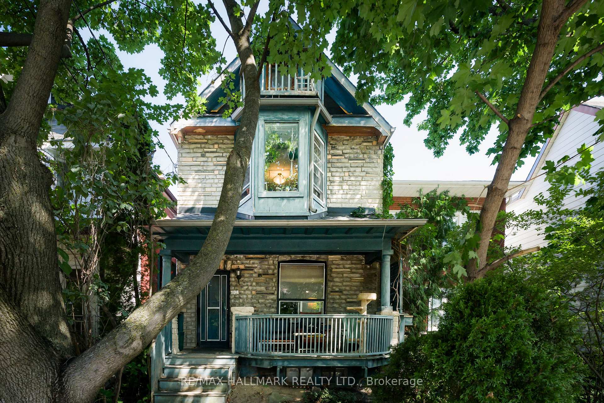 204 Yarmouth Road, Toronto, ON M6G 1X4