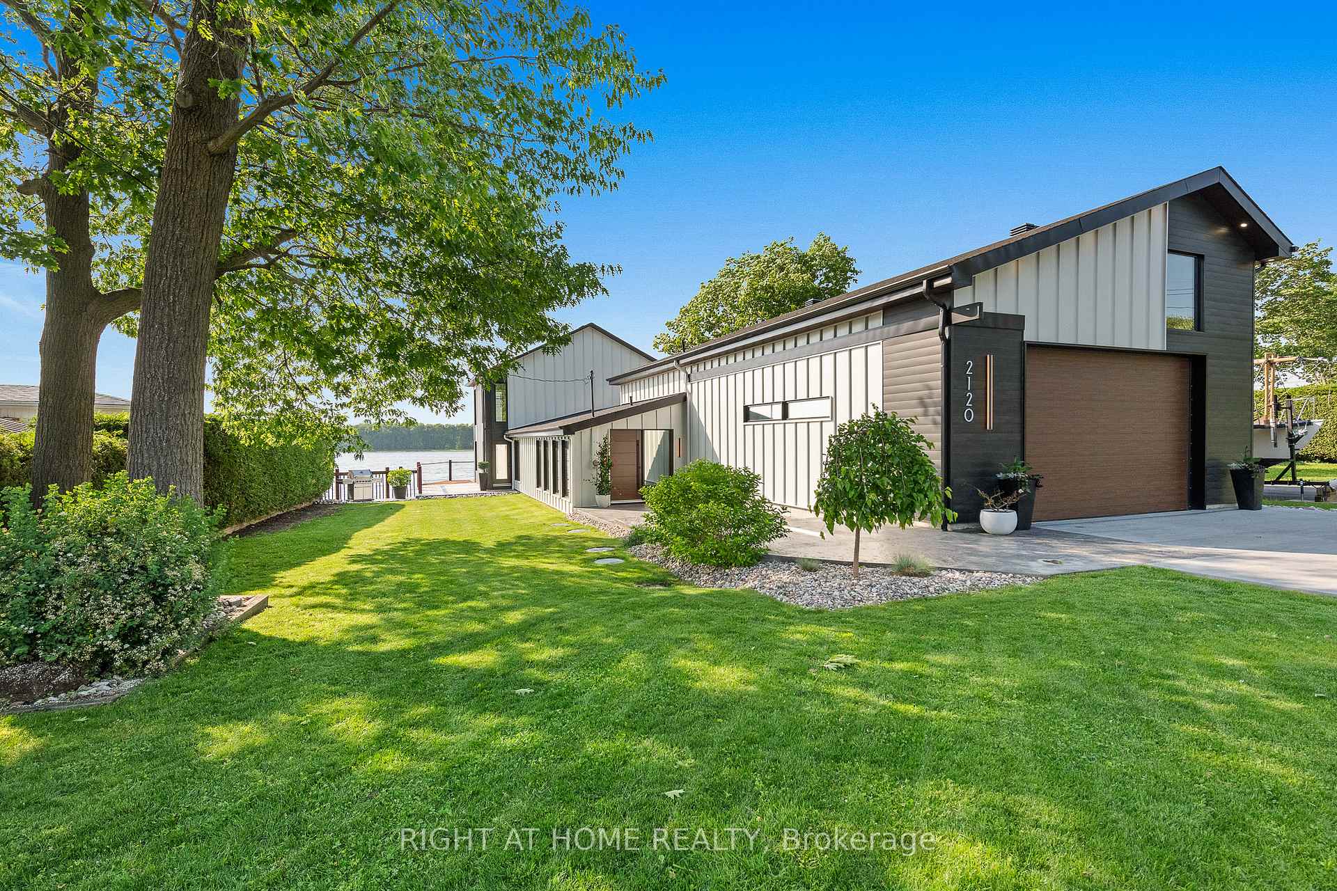 2120 Du Chateau Avenue, Clarence-Rockland, ON K4K 1J3