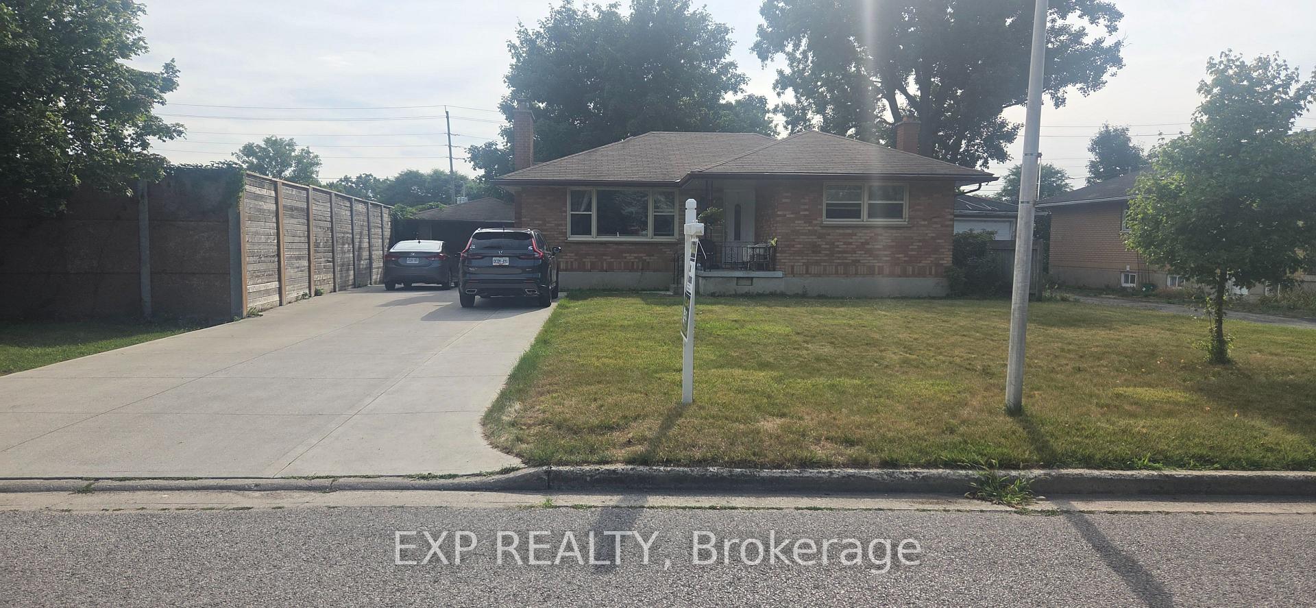21 Irving Place, London East, ON N5V 2H6