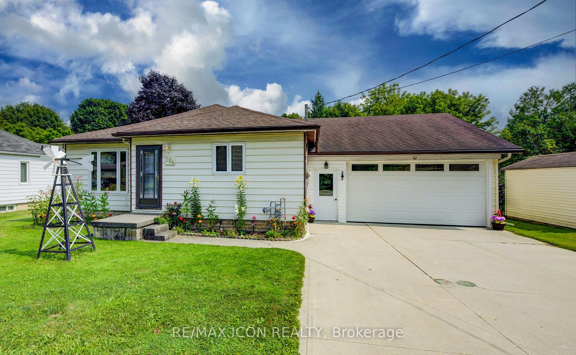 254 Wellington Street W, Wellington North, ON N0G 2L0