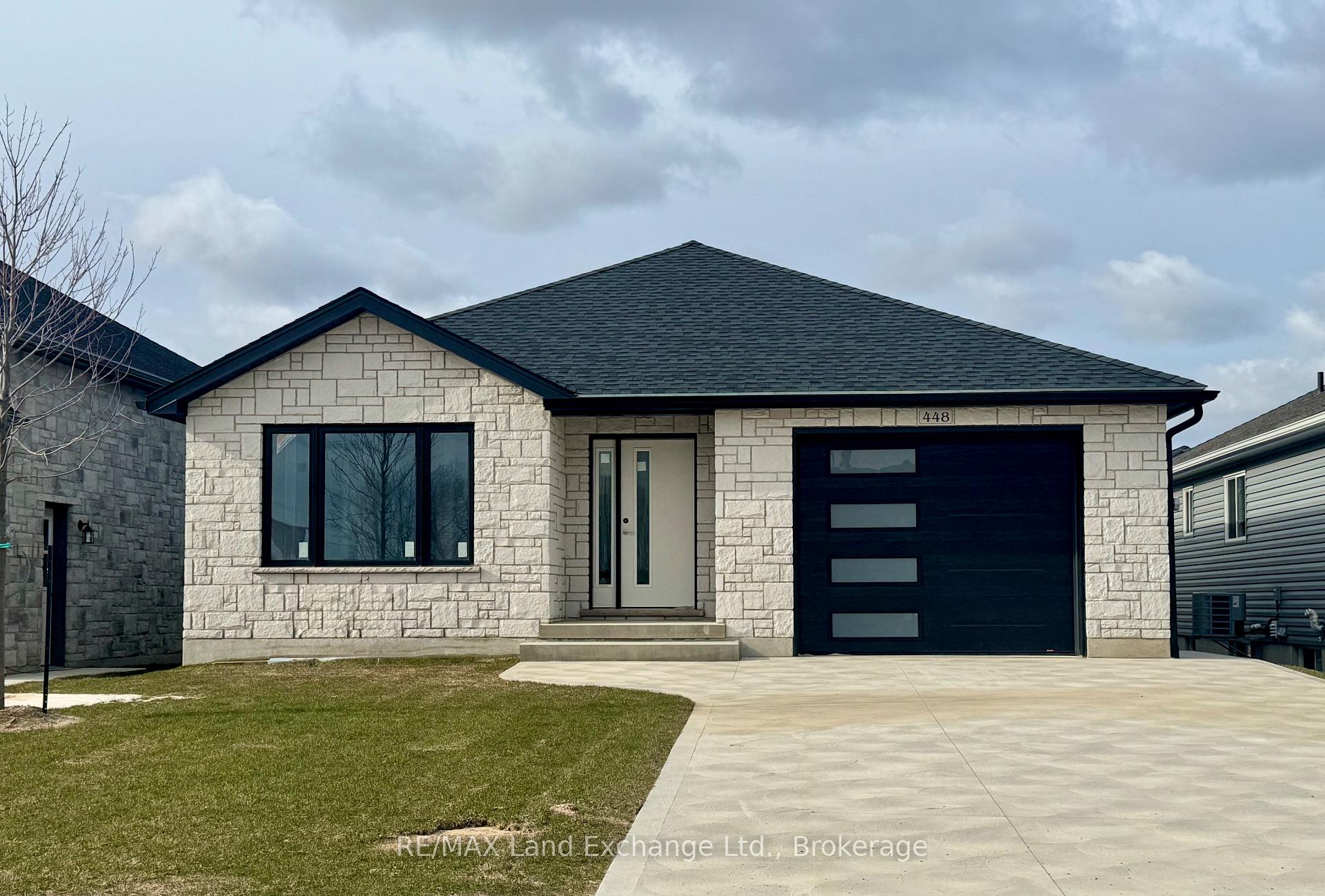 448 BURNSIDE Street, Saugeen Shores, ON N0H 2C3