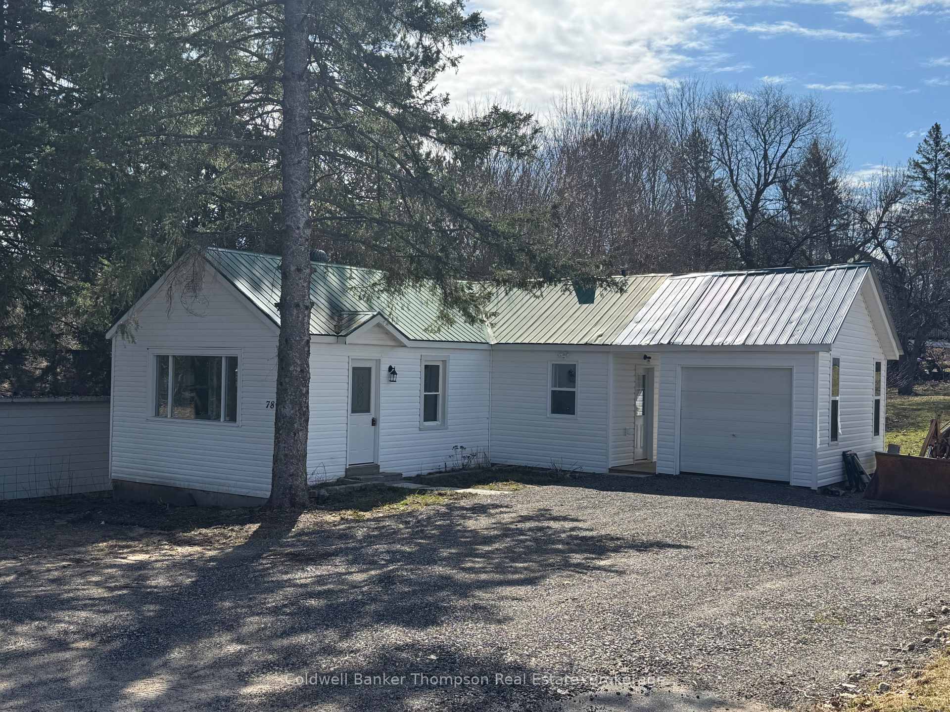 78 James Street E, Burk's Falls, ON P0A 1C0