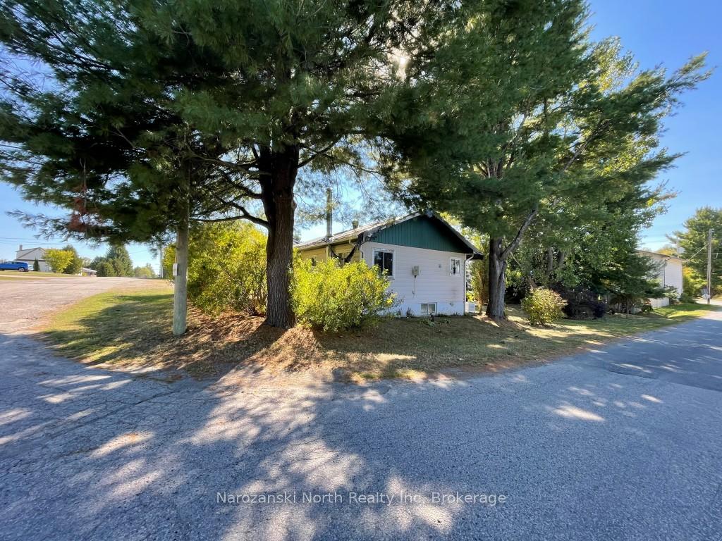6 Champlain Street, French River, ON P0M 2N0