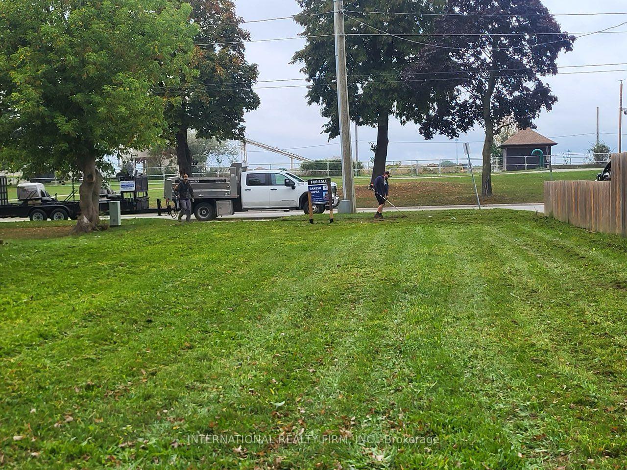 260 Christina Street S, Sarnia, ON N7T 2N3