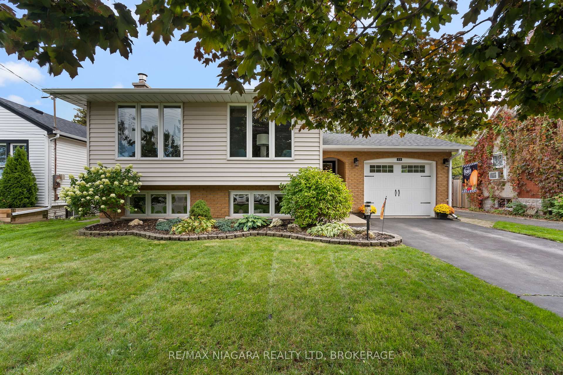 39 Rosemount Avenue, Port Colborne, ON L3K 5P8
