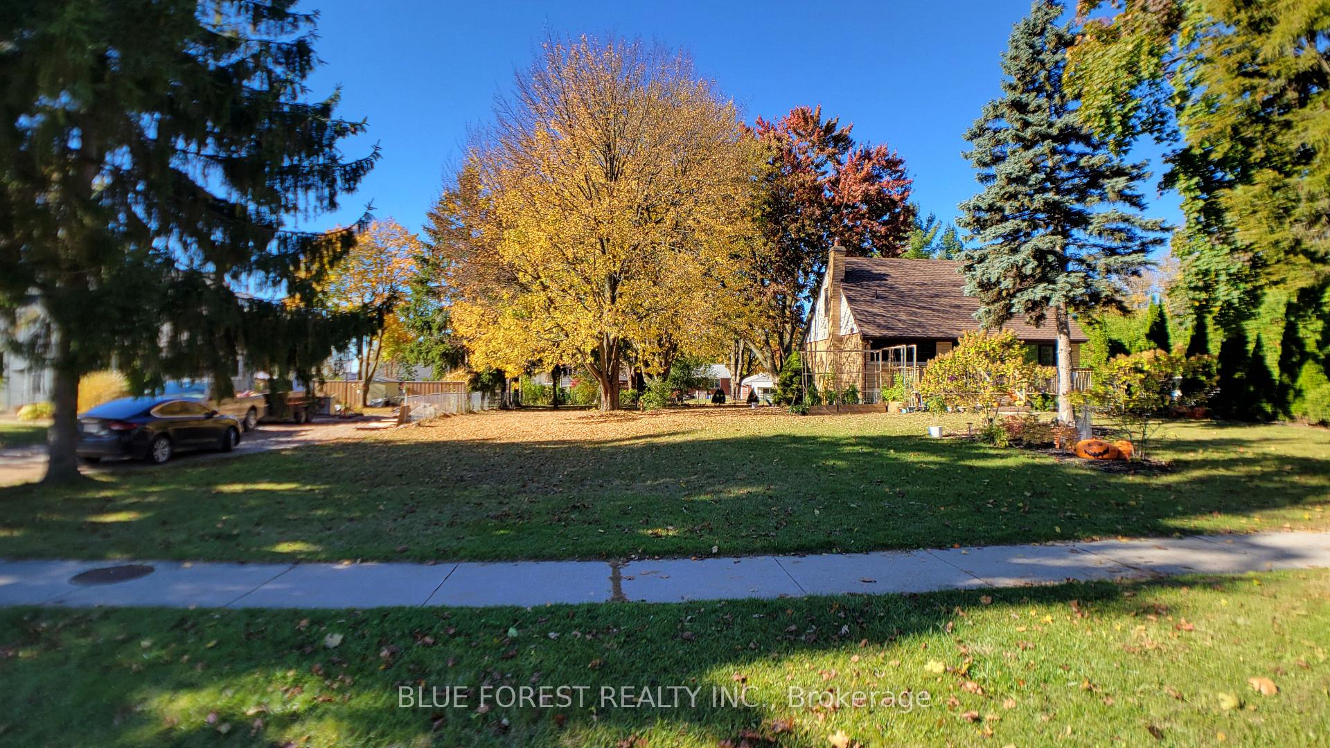 947 Dearness Drive, London South, ON N6E 1N6