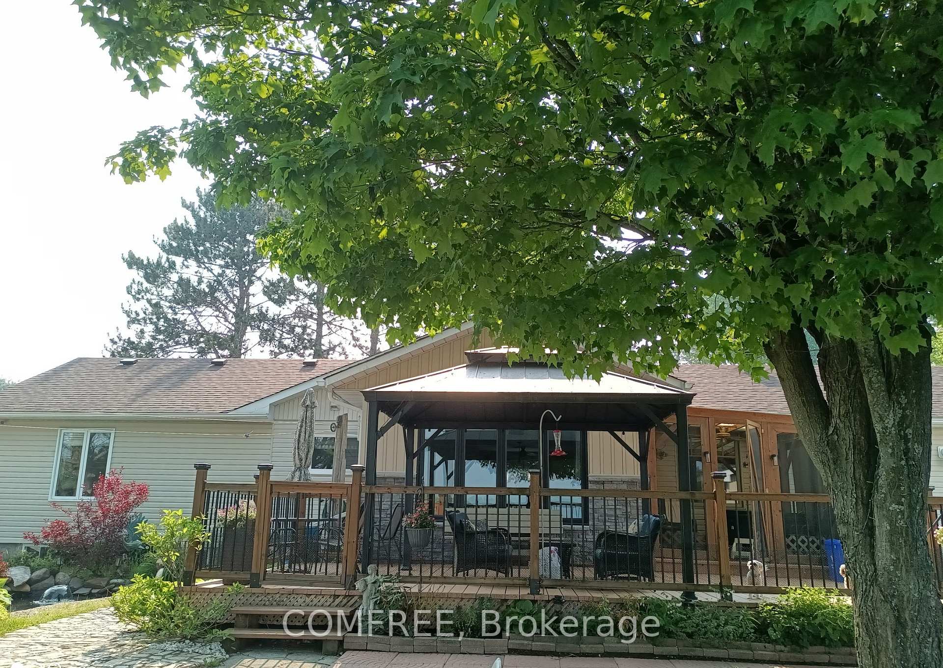 76 Lake Street, South Algonquin, ON K0J 2M0