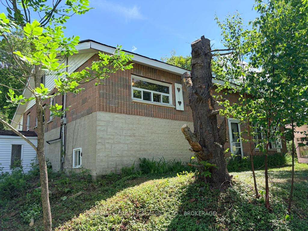 534 B Slate Falls Road, Addington Highlands, ON K0H 1L0
