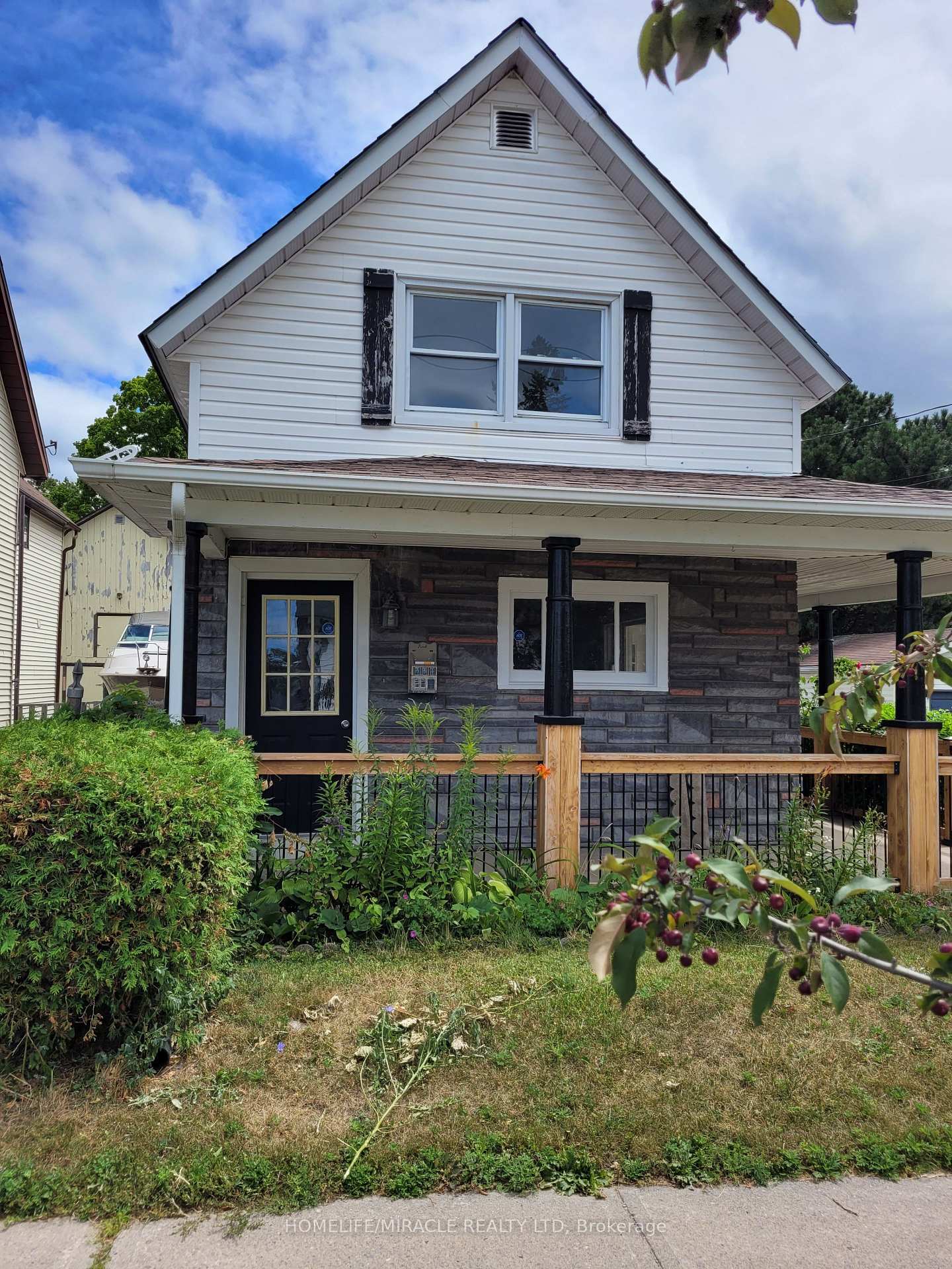 15 Francis Street, Quinte West, ON K8V 1S4