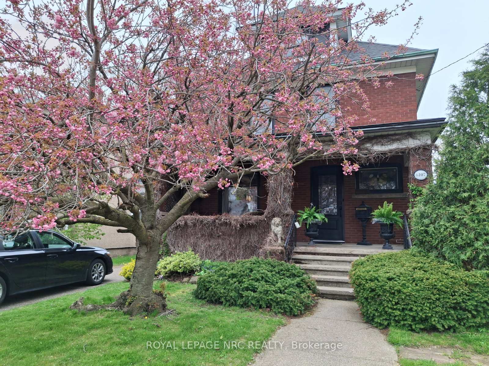 6107 Barker Street, Niagara Falls, ON L2G 1Y5