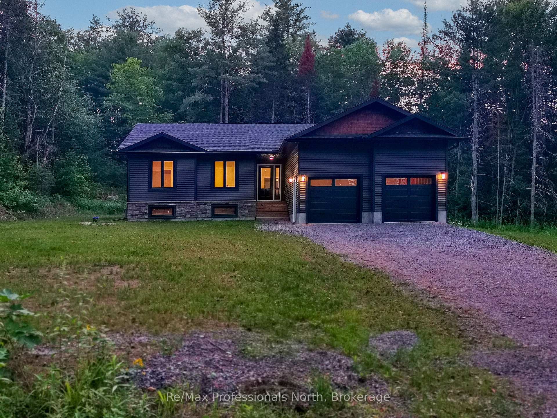260 STEPHENSON 2 Road W, Huntsville, ON P0B 1M0