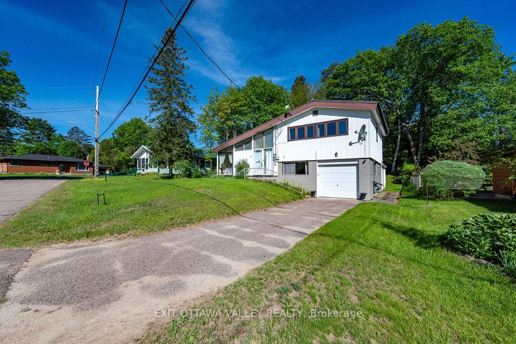3 Newton Crescent, Deep River, ON K0J 1P0