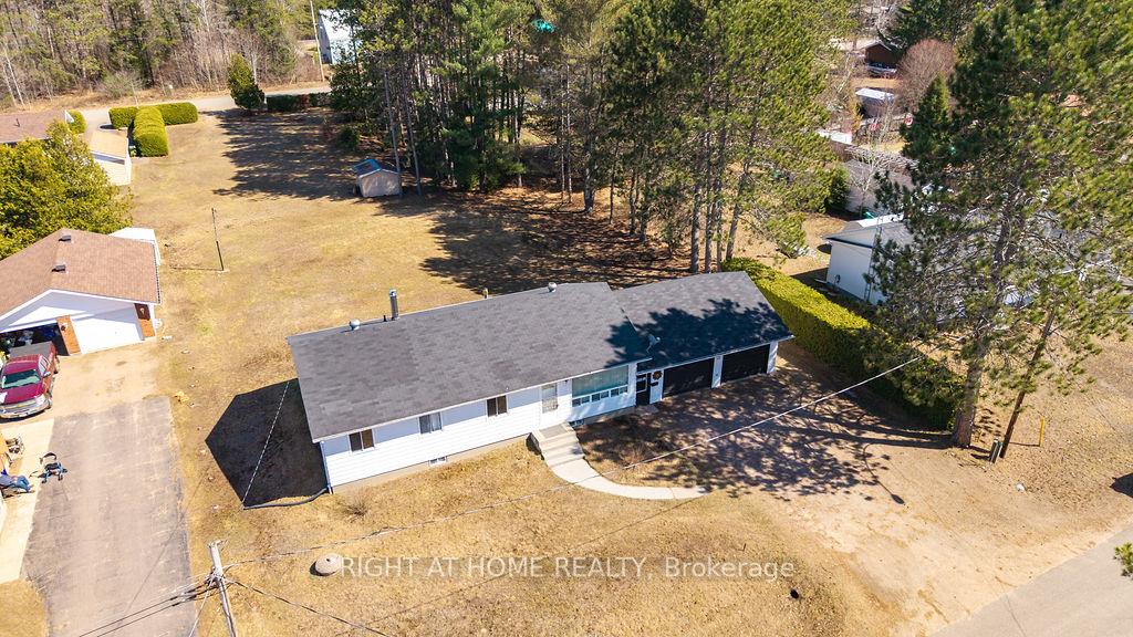 28 Jackpine Street, Madawaska Valley, ON K0J 1B0