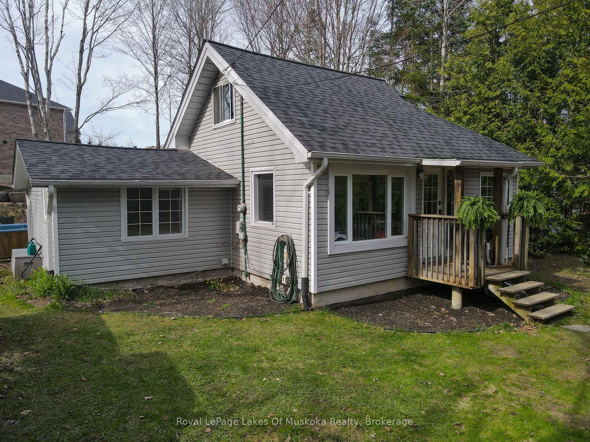 6 Hibberd Lane, Huntsville, ON P1H 1C9
