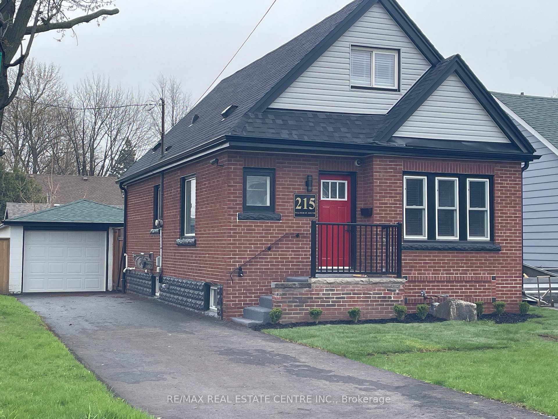 215 Walter Avenue S, Hamilton, ON L8K 3L3