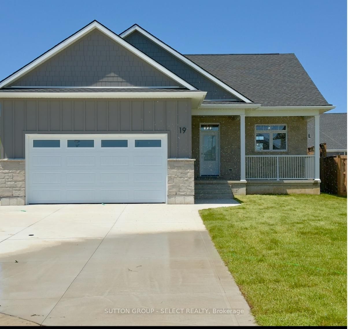 19 Lois Court, Lambton Shores, ON N0M 1T0