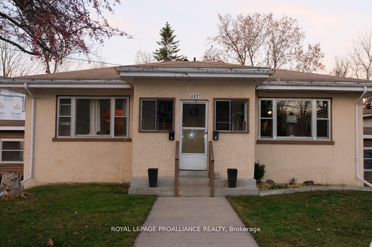 527 Front Street, Quinte West, ON K8V 4R4