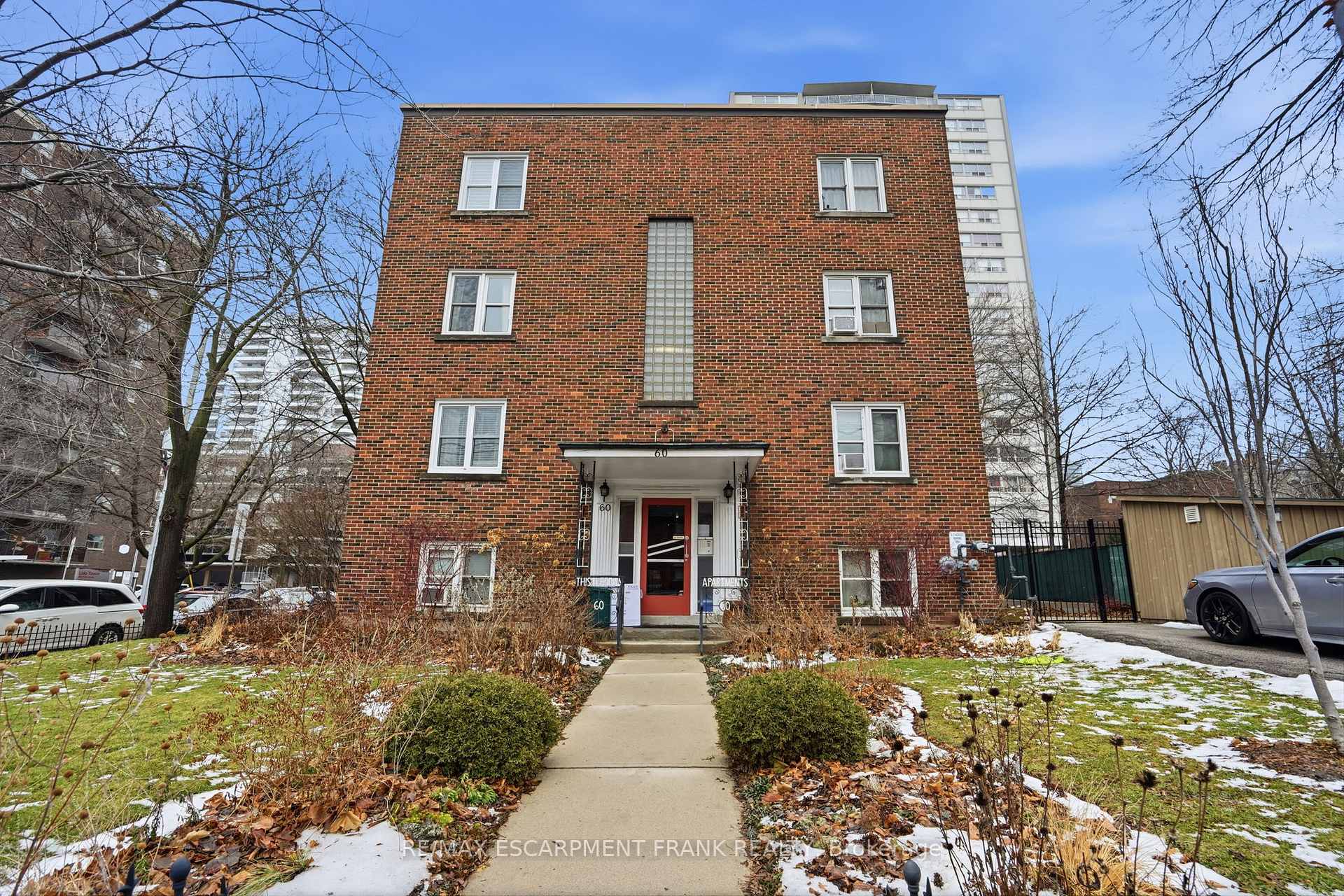 60 ROBINSON Street 104, Hamilton, ON L8P 1Y9
