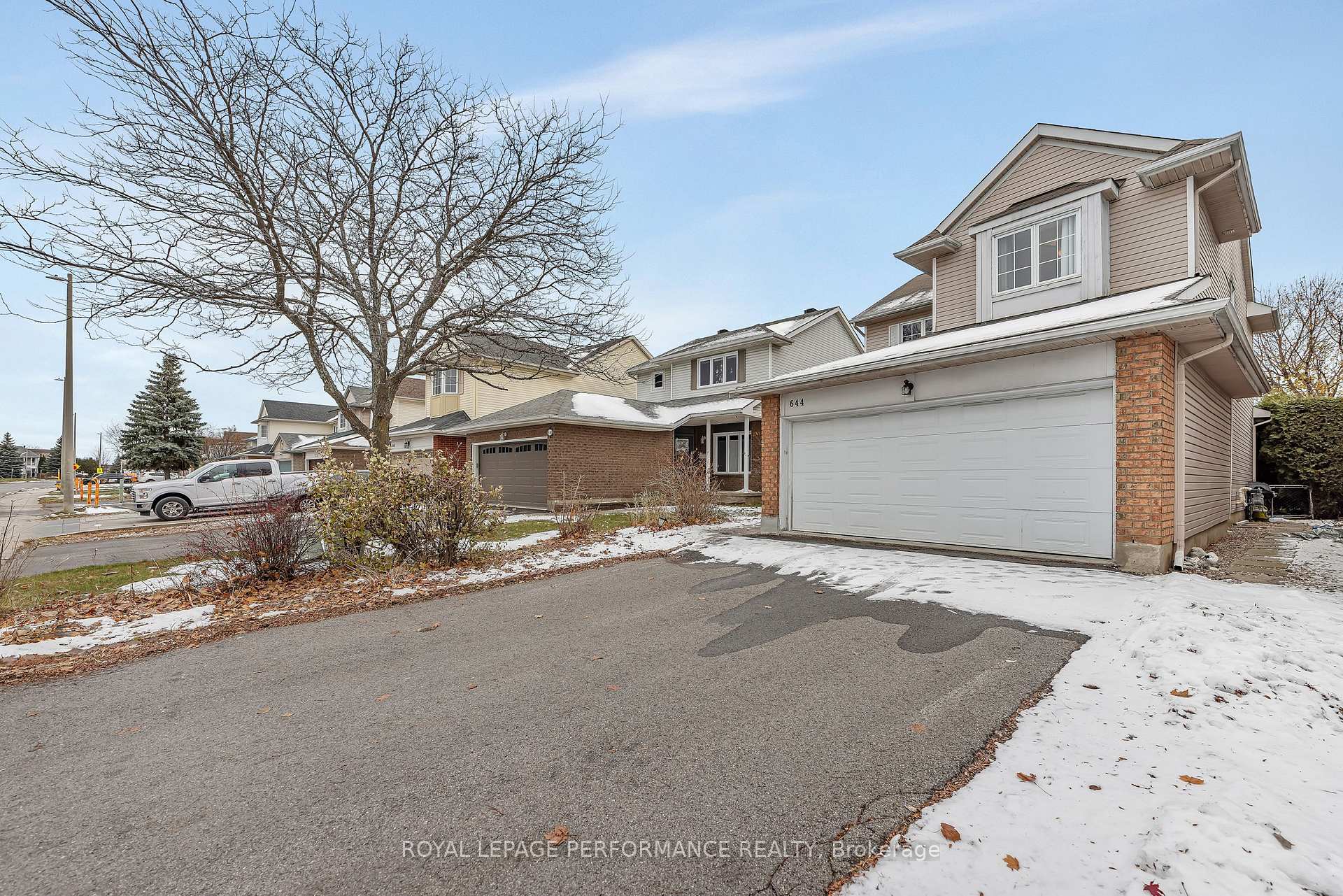 644 Valin Street, Orleans - Cumberland and Area, ON K4A 3S9