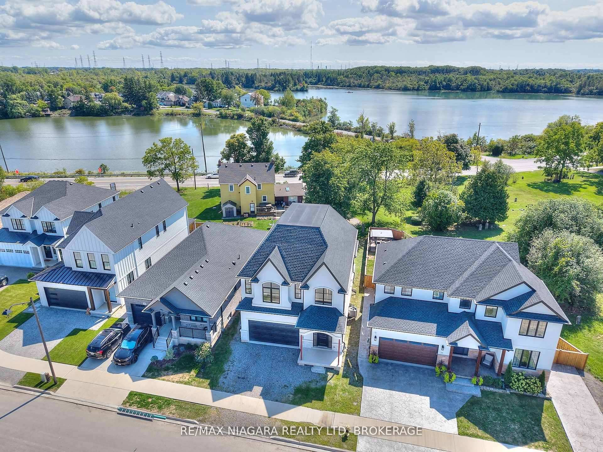 21 Ivy Crescent, Thorold, ON L2V 0J9