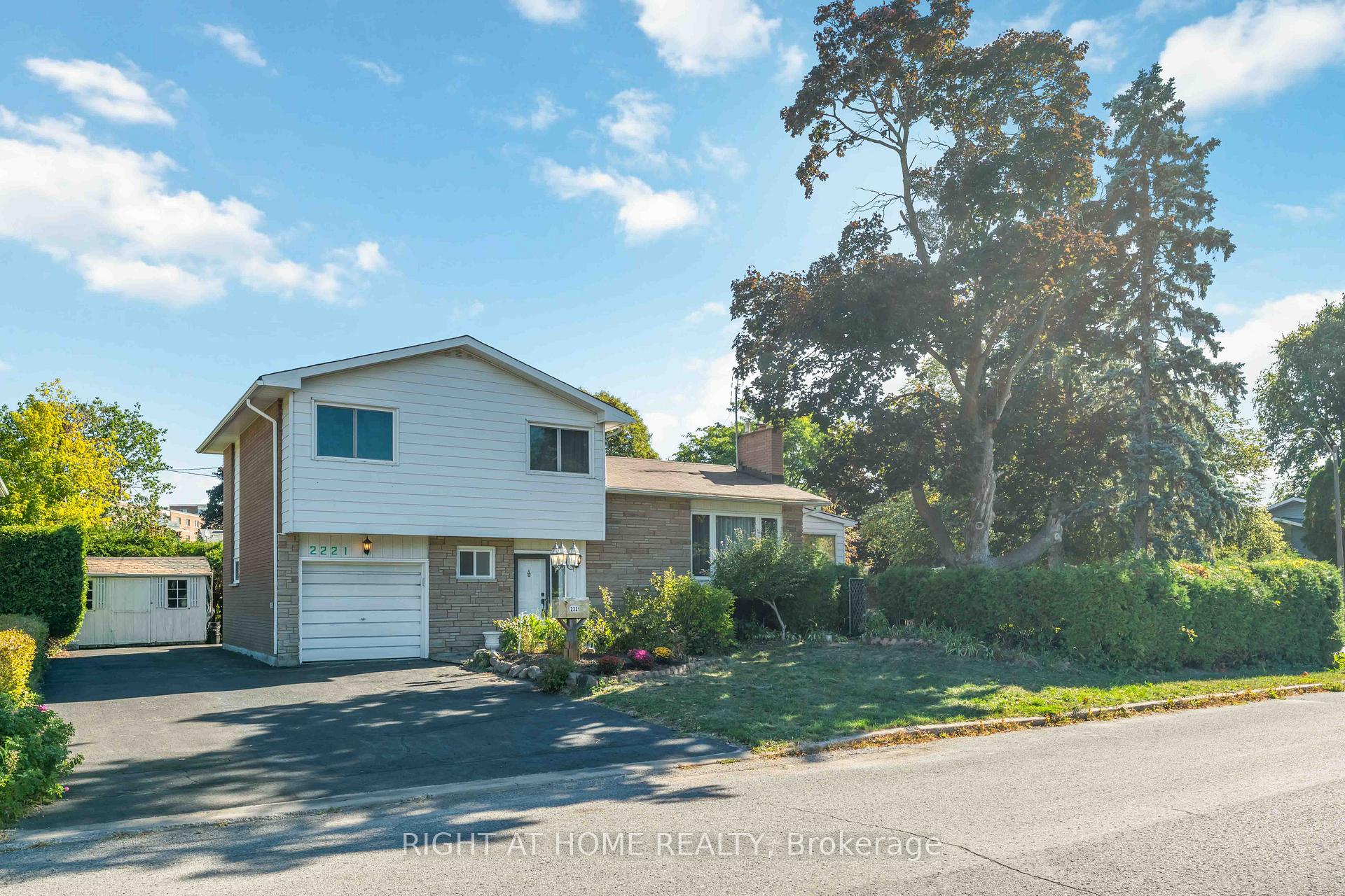 2221 Circle Place, Elmvale Acres and Area, ON K1G 3E2