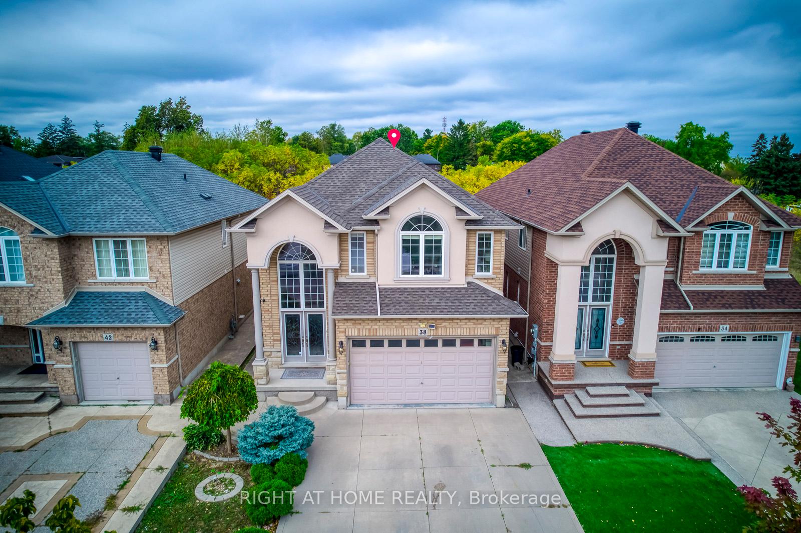 38 Assisi Street, Hamilton, ON L8W 0A5
