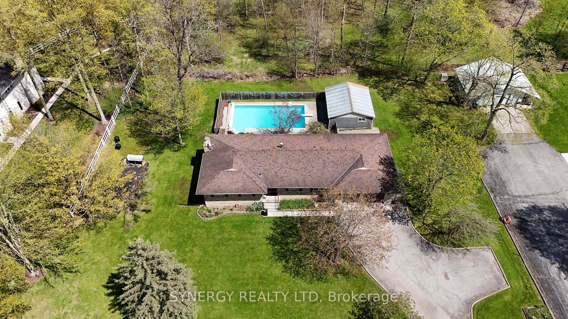 4422 Nauvoo Road, Brooke-Alvinston, ON N0M 2S0