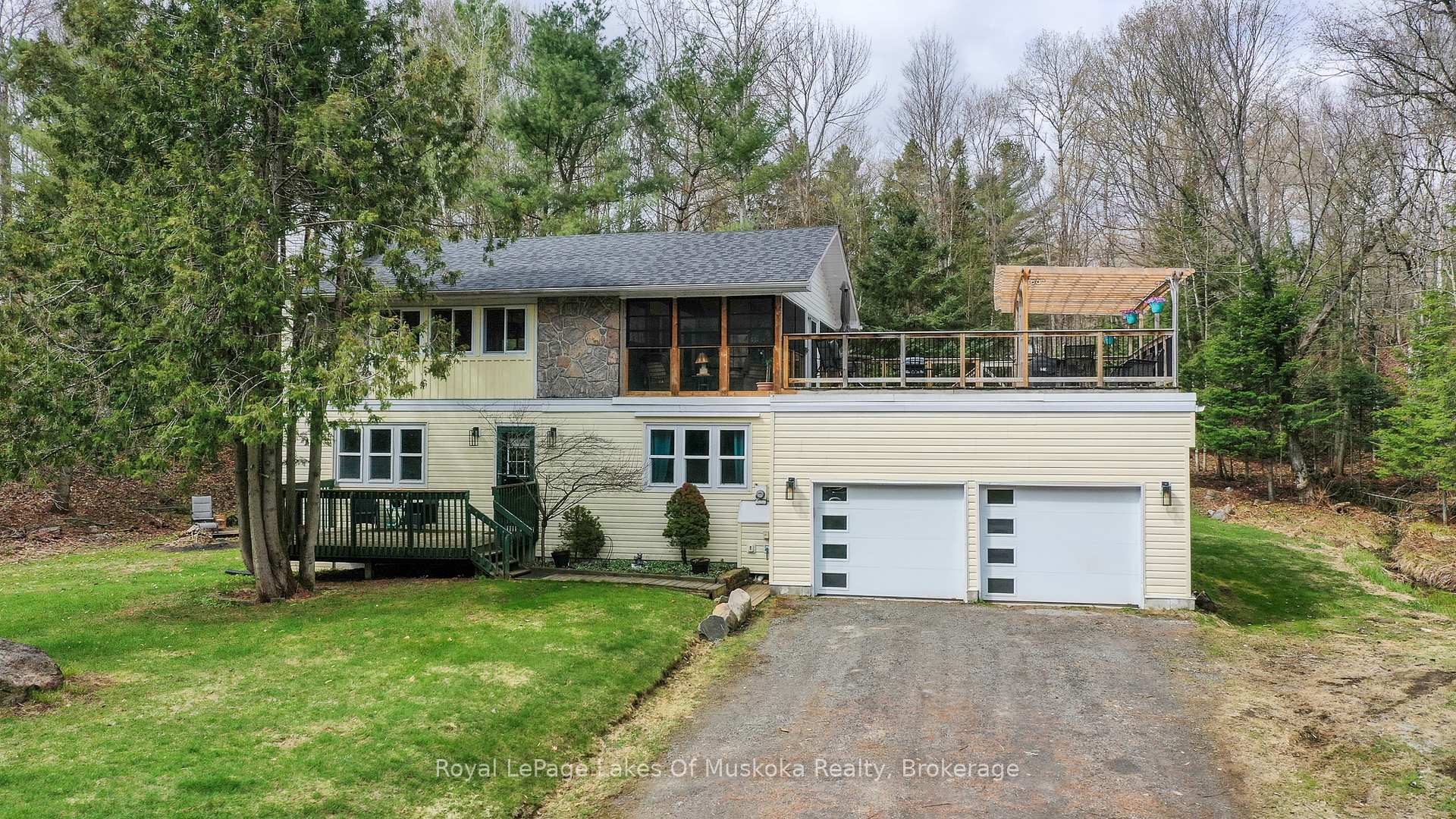 256 Woodland Drive, Huntsville, ON P1H 1A6