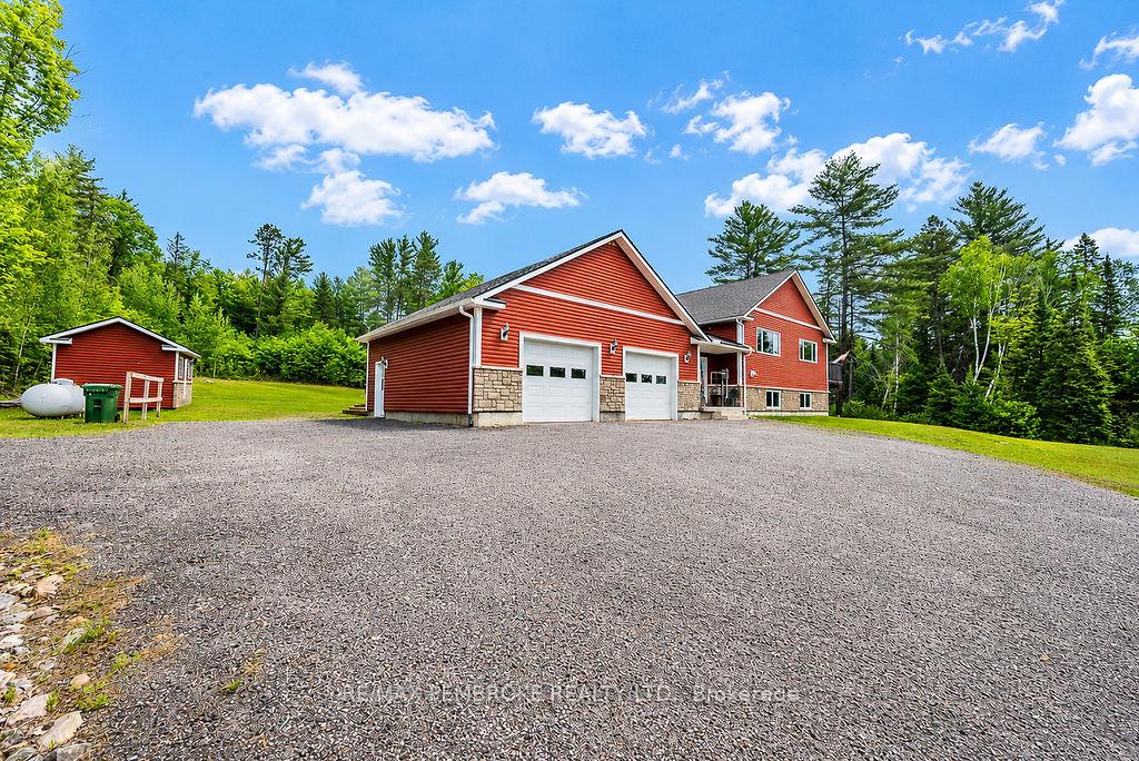 616 Barron Canyon Road, Petawawa, ON K8A 6W7